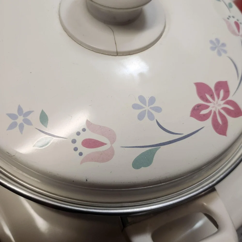 Vintage 6 quarts Enamel flower ‎ Pattern Pot w/Lid